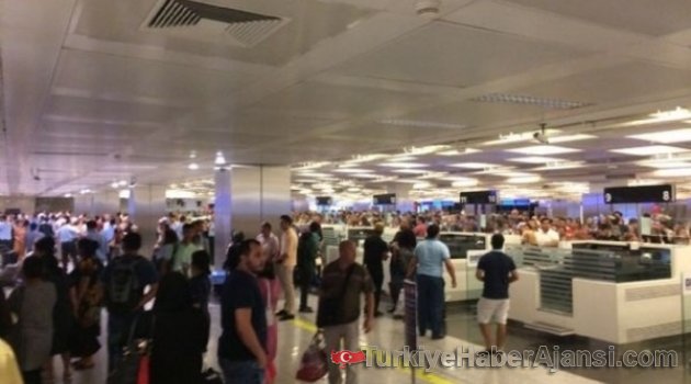 Atatürk Havalimanı'nda 2 Canlı Bomba Patladı...