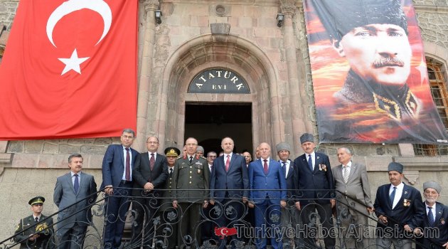 Atatürk'ün Erzurum'a Gelişi Törenlerle Kutlandı