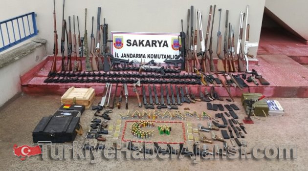 Baba ve Oğlunun Evinden Cephanelik Çıktı