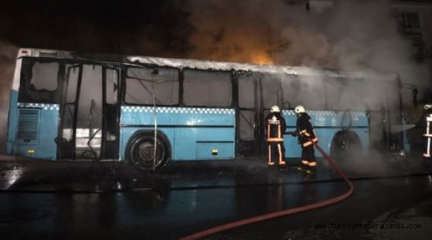Bağcılar'da Halk Otobüsü Kundaklandı