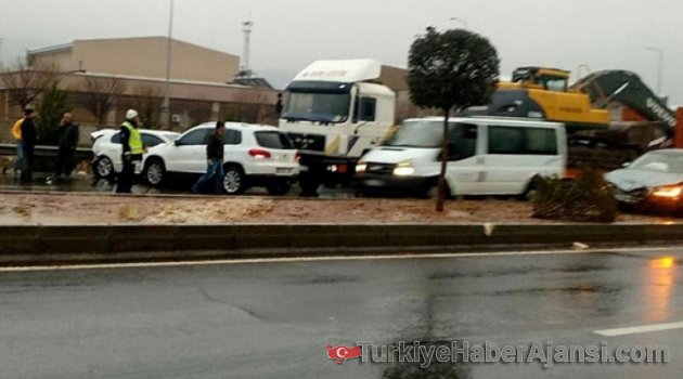 Bakanın Konvoyunda Zincirleme Kaza