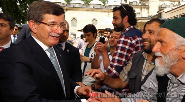 Başbakan Davutoğlu Megafonla Helallik İstedi