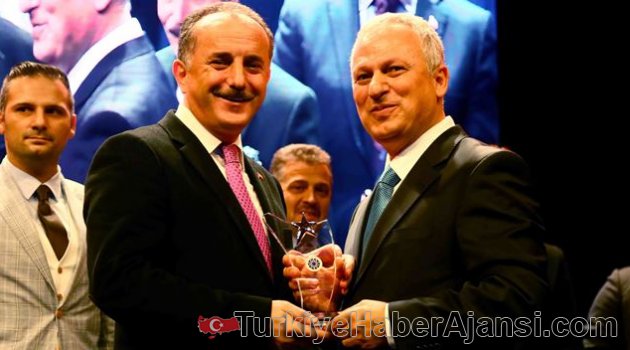 Başkan Çağırıcı YTÜ Rektörlük Özel Ödülü’ne Layık Görüldü