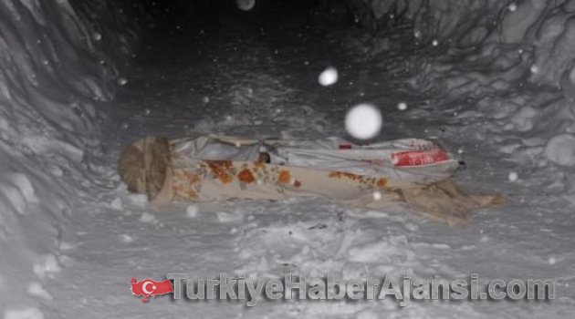 Battaniyeye Sarılı Erkek Cesedi Bulundu