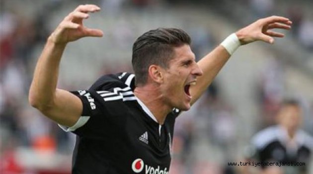 Beşiktaşlı Futbolcular Mutlu