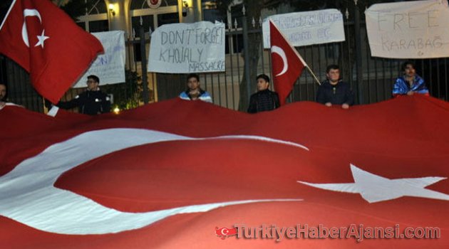 Budapeşte Büyükelçiliği Önünde Nöbet
