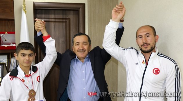 Büyükşehir Dünya Üçüncüsü Sönmez’i Altınla Ödüllendirdi