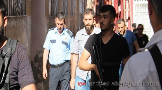 Cinnet Getiren Genç Ailesini Rehin Aldı!