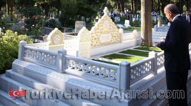 Cumhurbaşkanı'ndan Kabir Ziyareti