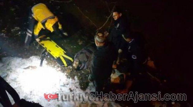 Dereye Atlayan Suriyeli'yi Polisler Kurtardı