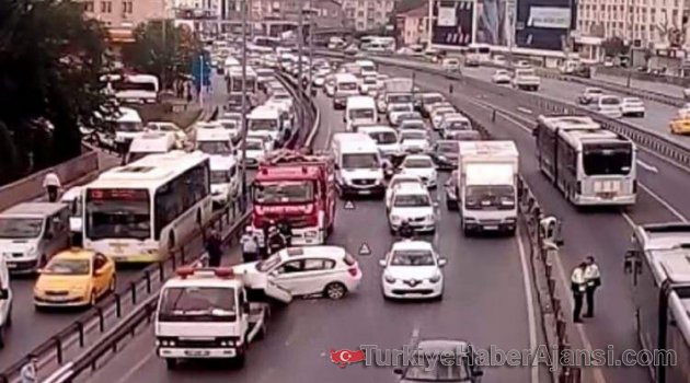 E-5'deki Kaza Trafiği Felç Etti!