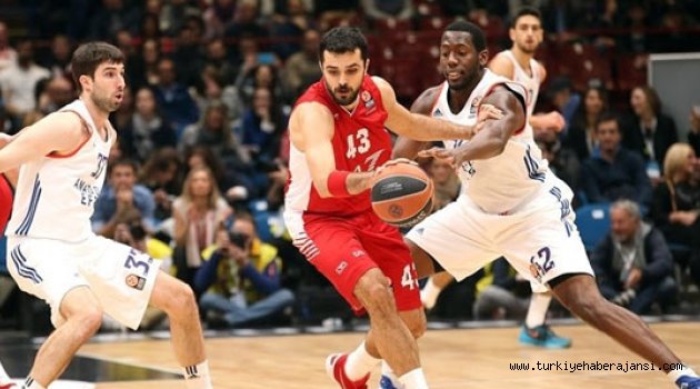 EA7 Emporio Armani - Anadolu Efes: 88-84