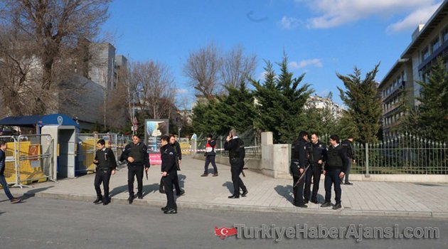 Emniyet Müdürlüğü Önünde Çatışma!