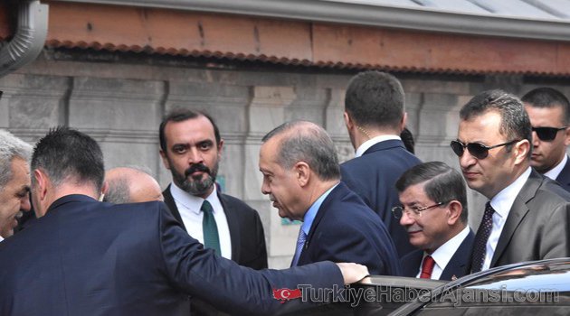 Erdoğan ve Davutoğlu Cuma'yı Beraber Kıldı