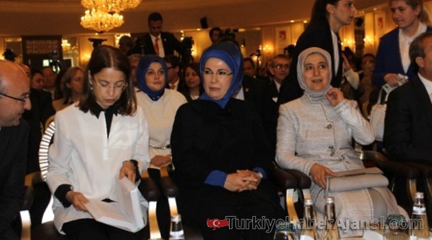 Erdoğan ve Davutoğlu Ellerini Ceplerine Attı