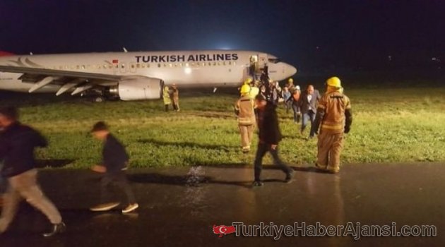 Eski Cumhurbaşkanı da Pistten Çıkan Uçaktaydı