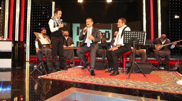 Faruk Çelik Türkü Söyleyip Müjdeyi Verdi