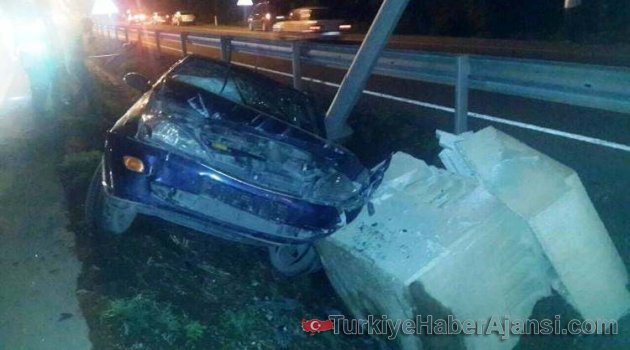 Fatsa'da Otomobil Refüje Çarptı: 6 Yaralı