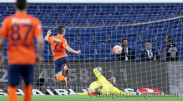 Fenerbahçe Başakşehir'e 2-1 Mağlup Oldu
