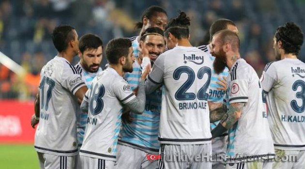 Fenerbahçe'de Sürpriz Ayrılık! Eşyalarını Topladı