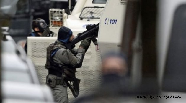 Fransız Polisi Pperasyon Düzenliyor