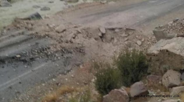 Hakkari-Çukurca Karayolu'nda İki Ayrı Patlama