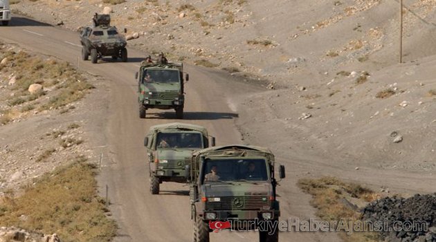 Hakkari'de Askeri Araca Hain Saldırı