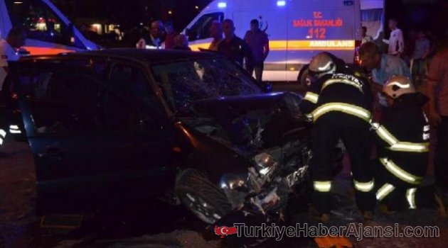 Halk Otobüsü İle Otomobil Çarpıştı: 7 Yaralı