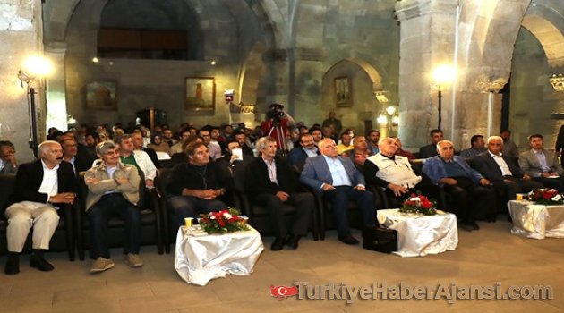 Hayati İnanç Divan Şiirini Anlattı