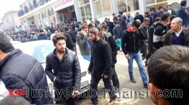 Hutbeyi Beğenmeyen Cemaat Camiyi Terk Etti