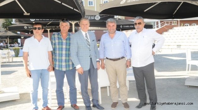 İAÜ’ de “Barbekü Partili” ve Renkli Açılış