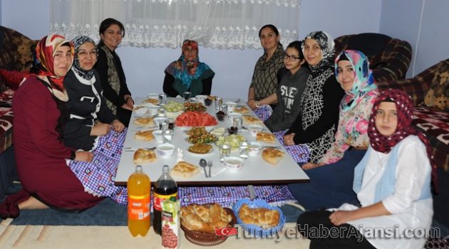 İlk Çeyiz Hediyesi Bayan Azizoğlu’ndan