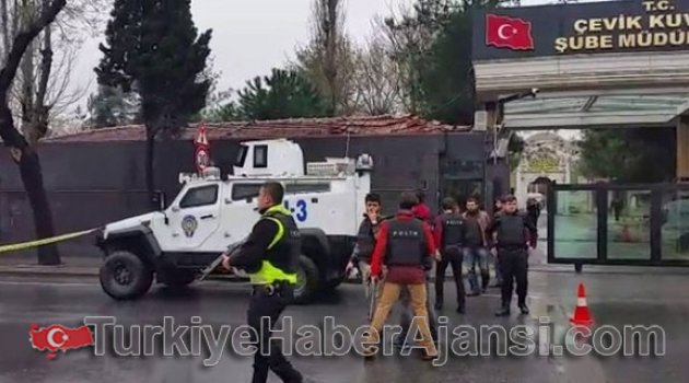 İstanbul Bayrampaşa'da Çevik Kuvvet'e Saldırı