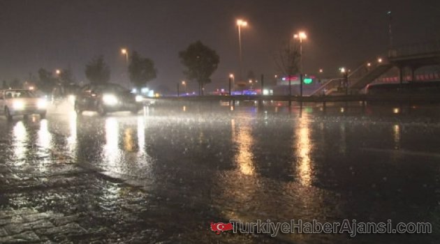İstanbul'da Beklenen Yağış Başladı