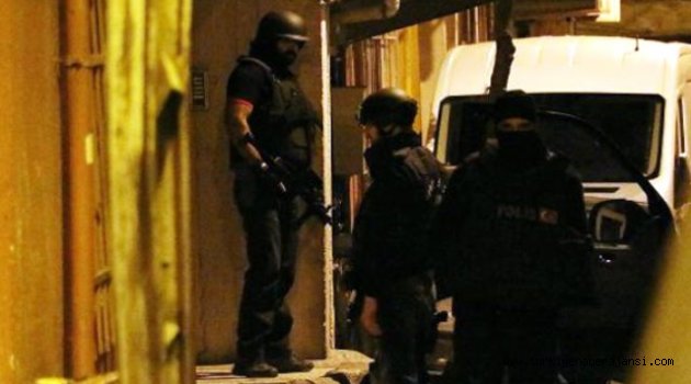 İstanbul'da Gece Saatlerinde Terör Baskını