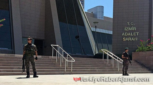 İzmir'de 40 Emniyet Mensubu Tutuklandı