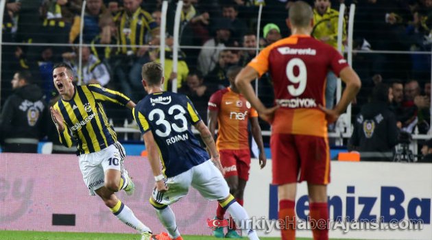 Kadıköy'de Van Persie'nin gecesi