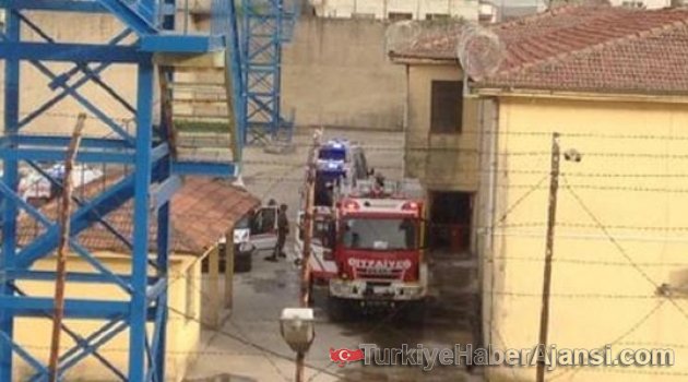 Kadın Mahkumlar Koğuşu Ateşe Verdi