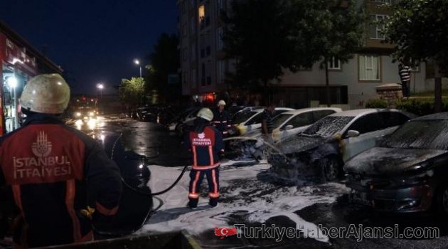 Kağıthane'de Kundaklanan 17 Araç Alev Alev Yandı