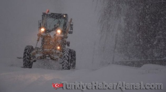 Kar Yüzlerce Köy Yolunu Ulaşıma Kapattı