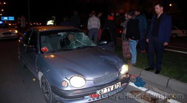 Karşıya Geçmek İsteyen Kadına Otomobil Çarptı