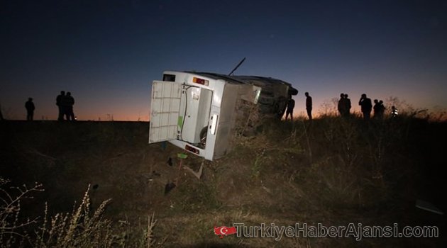 Konya'da Yolcu Midibüsü Devrildi: 27 Yaralı