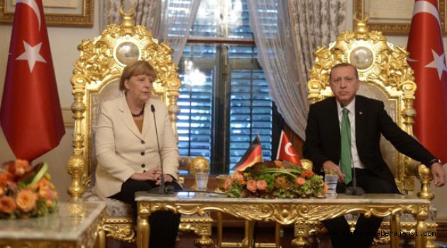 Köşkteki Taht Sosyal Medyayı Salladı