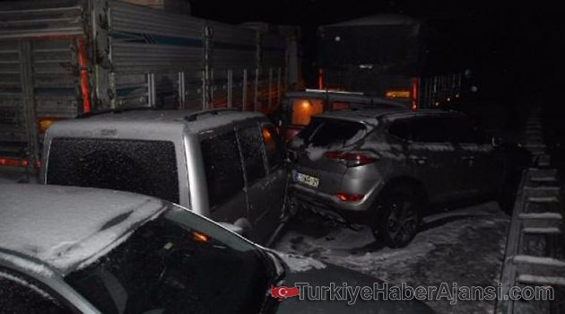 Kütahya'da 10 Araçlık Zincirleme Kaza: 4 Yaralı