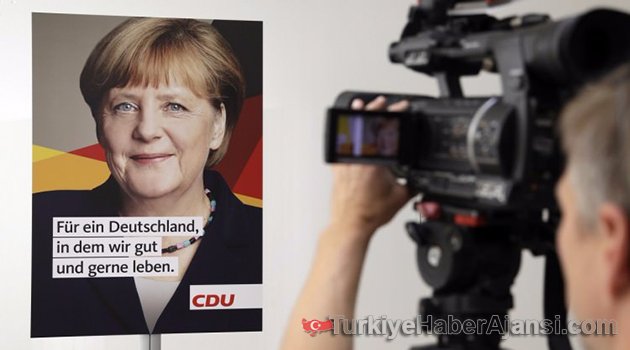 Merkel, Erdoğan ve Trump'ı Taklit Etti!