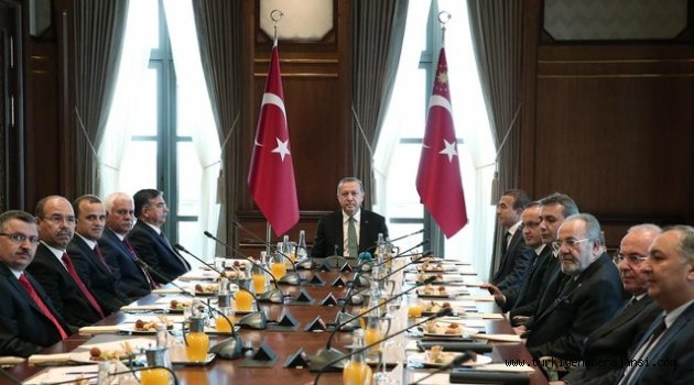 MHP'liler Tam Kadro Saray'da