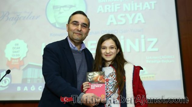 Orakçı: 'Asya, Bayrak şiirini bir gecede yazdı'