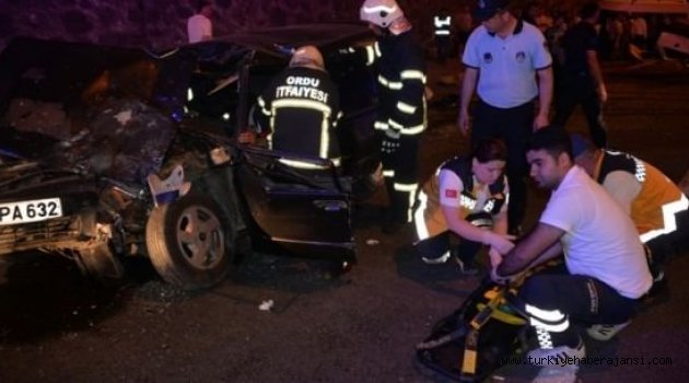 Ordu'da İki Otomobil Çarpıştı
