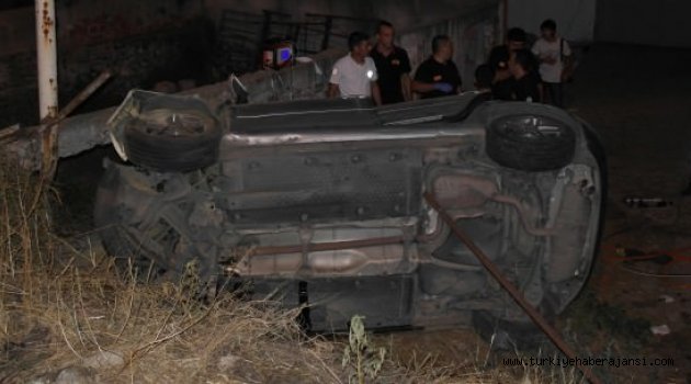 Otomobil Duvara Çarptı: 2 Ölü, 2 Yaralı
