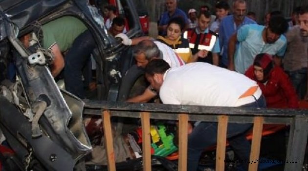 Otomobil Korkuluklara Çarptı: 1 Ölü, 3 Yaralı